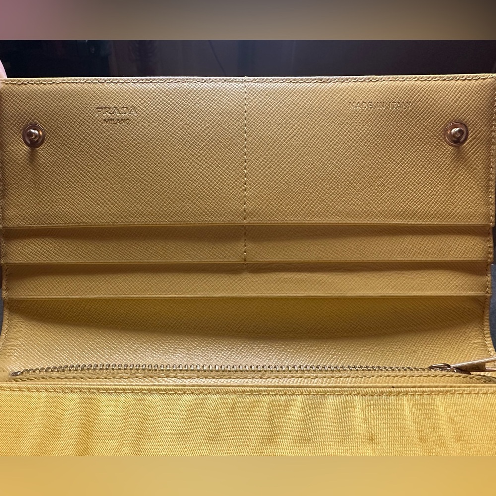 Prada wallet - Picture 2 of 4
